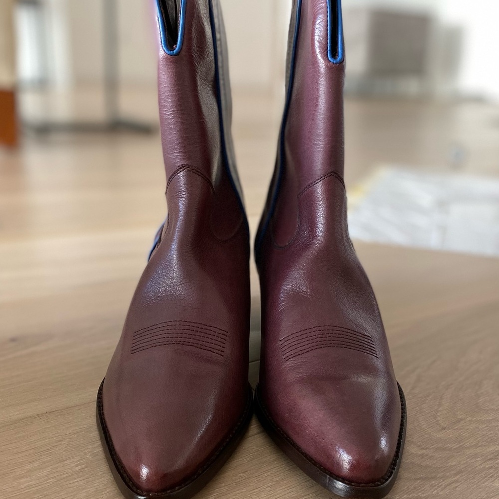 NWOB SIZE 8.5 FREE PEOPLE WESTERN BORDERLINE BOOTS COCONUT COLOR WITH BLUE TRIM